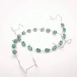 2 Pcs Temporary Tooth Decoration with Metal Wires Bracket Orthodontic Ligature Ties, Fashionable Colorful Fake Braces for Orthodontists Help Patients Understand Their Treatment (Green)