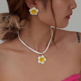 Otxas Flower Earring and Necklace Set for Women Boho Flower Earrings and Necklace Set Hibiscus Beach Earrings Flower Jewelry for Women (White)