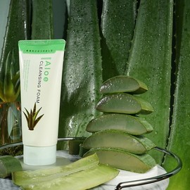 Green tea extract aloe cleansing foam 180ml / 녹차추출물 알로에 클렌징폼 180ml