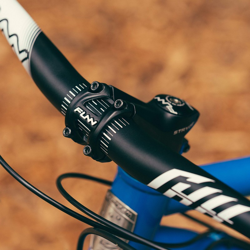 Funn Stryge Rise +7° Stem Handlebar, Red, 31.8 x 80