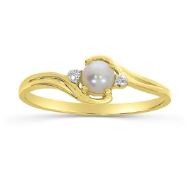 14k Yellow Gold Freshwater Cultured Pearl And Diamond Ring (Size 6)