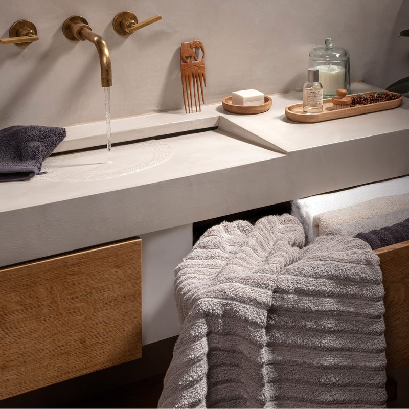 Möve Wellbeing Pearl Structure with Piping Bath Towel 67 x