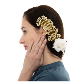 Aakarshana Jewels Accesorio de flores para el cabello para peinar el cabello, rosa blanca con cuentas de cristal, Blanco, 7"