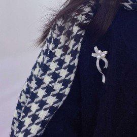 Wendalern Silver Bow Brooch Pin Fashion Pearl Ribbon Brooch Large Pearl Bowknot Lapel Pin Vintage Metal Band Corset Brooch Scarf Safety Pin Christmas Jewellery for Women and Girls, Metal