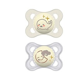 MAM - Chupete original de día y noche, forma de pezón ayuda a promover un desarrollo oral saludable, brilla en la oscuridad, 0-6 meses, bebé unisex. 2 unidades