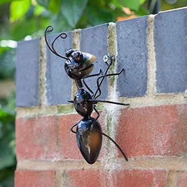 Garden Mile® Metal Hanging Garden Ant Ornament Wall Hanging Recycled Metal Garden Ornament
