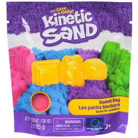 Kinetic Sand Sweet Bag - with 85 g Original Magic Sand in One of Four Colours (Selection Random) and 1 Candy Mould for Creative Indoor Sand and Role Play, for Children from 3 Years