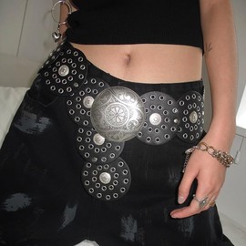 Liutufy Wide Disc Belt for Women Vintage Hollow Boho Leather Belt Western Chunky Waist Belt Cowboy Metal Buckle Concho Belts (Silver Black-S)