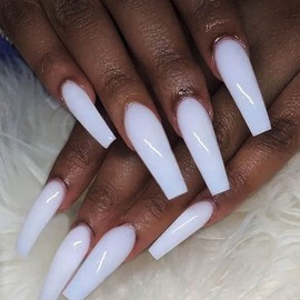 Outyua - Uñas postizas superlargas con diseño de ataúd brillante para presión sobre uñas postizas acrílicas para fiestas de graduación para mujeres y niñas (20 unidades), color blanco