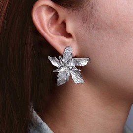 Vintage Metal Flower Earrings Silver Flower Stud Earrings Exaggerated Flower Petal Earrings Large Floral Earrings Flower Statement Earrings Jewelry for Women