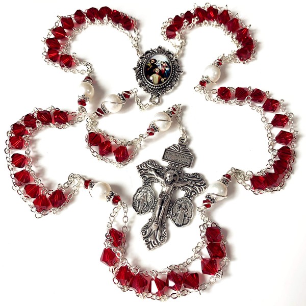 Elegante cadena para el cielo rojo y abalorio de perlas AAA10MM católicas de la santa familia y crucifijo de crucifijo