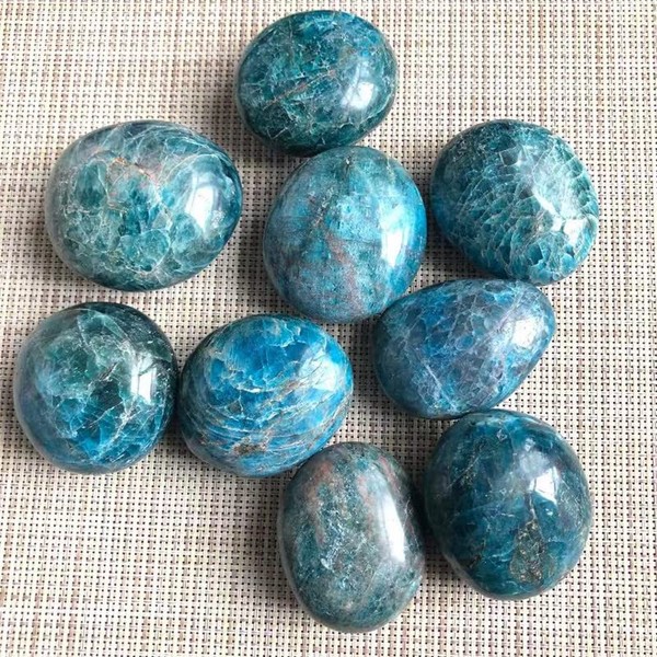 HXSCOO Natural Crystals Polishing Palm Trees Stone Healing Reiki Chakra Crystal Witchcraft for Room Decoration (Colour: Blue Apatite, Size: 1pcs)