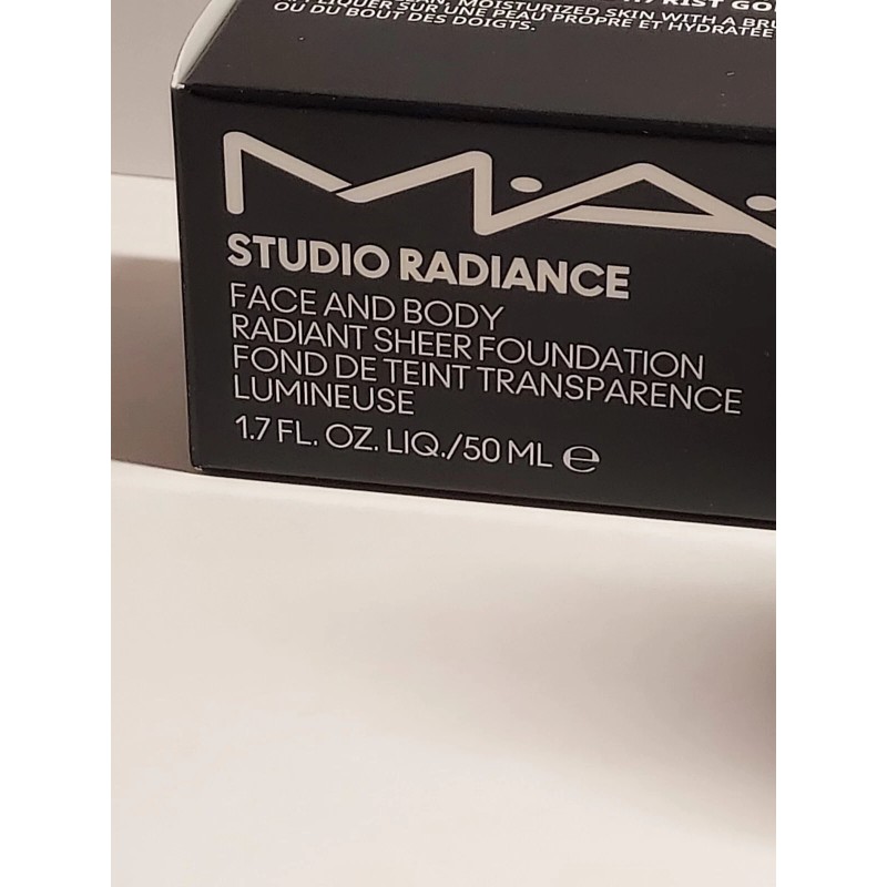M·A·C MAC Studio Radiance Face and body Radiant Sheer Foundation