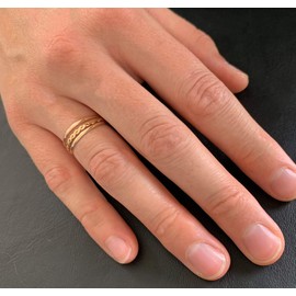 Pila de anillos de dedo o pulgar | 3 anillos apilables de oro | (2) bandas delgadas y (1) trenza en relleno de oro de 14 quilates | Pila de anillos de dedo ajustados | Unisex para mujeres y hombres | Tallas 5 - 12, Metal, Sin piedras preciosas