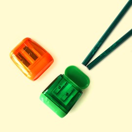 Pencil Sharpener, 4 PCS Dual Holes Pencil Sharpeners Manual with Lid, Colored Pencil Sharpener for Kids Students Adults, Portable Use in School Office Home Art Room and Outdoor