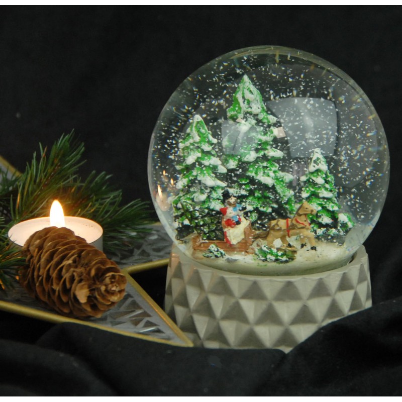 20176 Snow Globe Nostalgia Sleigh Ride on Base Cubic Beige