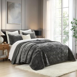 AJOCCI Velvet Quilt Set, Grey Velvet Quilt King Size Comforter Set, Luxury Bedding Soft Plush Bedspread, Machine Washable Coverlet, All-Season 3 Pieces