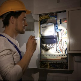 Jexine 50 Pcs Mini Flashlight Keychains Bulk with Lanyard Portable Small Plastic LED Key Chains Flashlights for Night Reading Emergency Hurricane Camping Hiking Party Favors(Black,Simple)