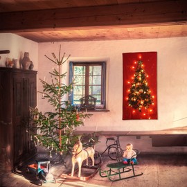 KuSONG Tapestry Christmas Tree, Xmas Tree Christmas Art Tapestries for Photography Ceiling Festival Decor with Copper Wire String Lights (Red, Large)