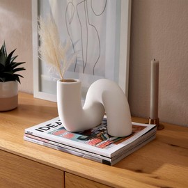 BUTLERS Ceramic Vase Abstract in White Pipe, Modern Decoration for Living Room, Shelf and Table Decoration, Flower Vase for Individual Flowers, Small Bouquets or Decorative Dried Flowers