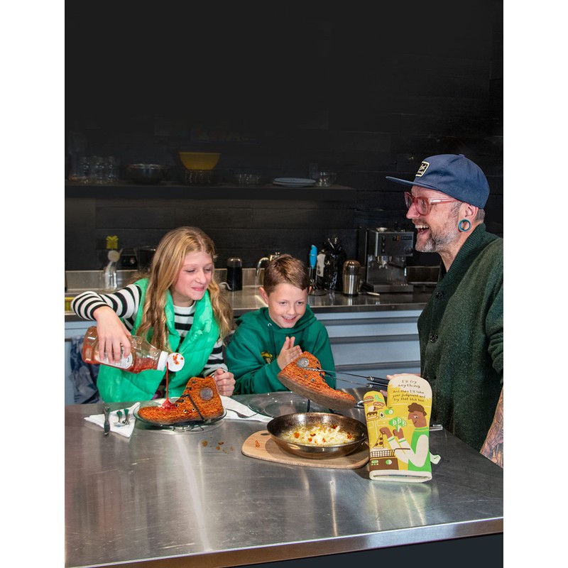 Blue Q Funny Oven Mitt ~ I'll Fry Anything. Super-Insulated