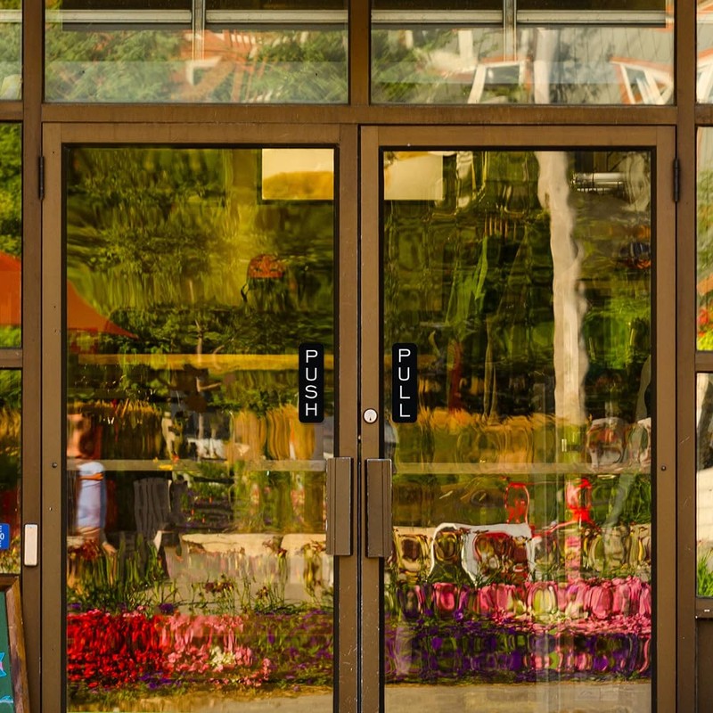 Basic Vertical Push Pull Door Sign (Red) - Small