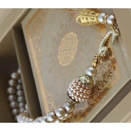 Prien Muslim Gifts for Eid, Gilt Covered Gift Box, Silvered Quran Gifts for Ramadan Mosque, Pearl Prayer Beads, Islamic Portable Boxes Women, Mawlid Gift Set for Birthday, Umrah (Gold)