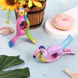 QKURT 4 PCS Beach Towel Clips, Large Plastic Laundry Clip Clothes Pegs, Towel Pegs for for Sun Lounger, Beach Chairs, Pool Chairs, Laundry, Parrot, Rainbow Bird Designs