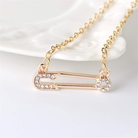 JczR.Y Paper Clip Necklace Pendant Hollow Exquisite Cubic Zirconia Pin Clavicle Chain Necklace Choker for Women Fashion Jewelry Gift(gold)