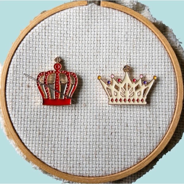 StewArt Stitches Crown Enamel Needle Minders, Royal King and Queen