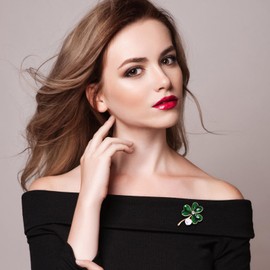 TOVINANNA Shamrock Brooch, St. Patrick's Day Rhinestone Green Lapel Pin for Women, Clover Leaf Brooch Lucky Women's Shamrock Jewelry Accessories
