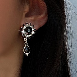 TseenYi Black Onyx Earring Vintage Black Crystal Earring Black Drop Crystal Earring Boho Obsidian Earring Jewellery for Women and Girls Gifts Dangle