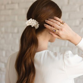 4 Pcs Pearl Hair Ties, Pearl Ponytail Holder, Elastic Beaded Scrunchies Hair, White Elegant Stylish Bead Hairs Rope for Women and Girls