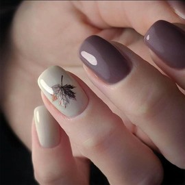 Fall Press on Nails Short Square Fake Nails with Maple Leaves Design Glitter Glue on Nails White Gray Glossy Nails Press ons Autumn Acrylic Artificial Stick on Nail for Women 24Pcs