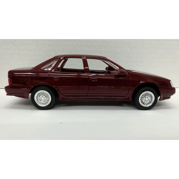 AMT 6067 1989 Taurus SHO 1:25 Scale Built-up Plastic Promo - Currant Red