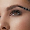 Renova Delineador Retráctil Cejas Abundantes Con Cepillo Castaño Oscuro 1g