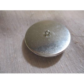 LRG GLASS DOME PICT BUTTON OF "VINTAGE LADIES" PRETTY LADY BLUE LAMPSHADE HAT