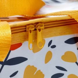 Puckator Picnic Cool Bag with Pick of The Bunch Buttercup Design Made from Recyc' Plastic Bottles - Insulated Camping Bag - Beach Accessories for Women Men Family - Picnic Box Packed Large Lunch Bag