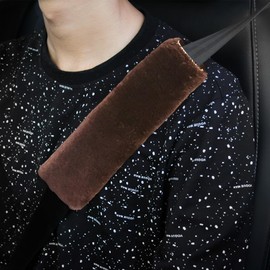 Wogomz 2 Pack Car Seatbelt Covers Shoulder Pad, Soft Faux Sheepskin Seat Belt Shoulder Cover for a Comfortable Driving, Seat Belt Shoulder Strap Covers Helps Protect Your Neck and Shoulder (Coffee)