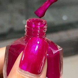 COSMOO Hot Pink Nail Polish, 12ml Quick Dry Nail Lacquer, Super Lustrous Nail Enamel Polish, Shimmer Iridescent Ultrachrome Nail Art Varnish, 0.41 fl oz