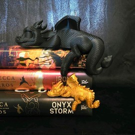 Sleeping Bookshelf Dragon - Adorable Shelf Decoration - 3D Printed Design for Books and More animal figurine Lightweight - home decor - gift - Color: Black, Size: Medium