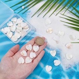 UNICRAFTALE 40Pcs Heart Shape Shell Charms Natural Freshwater Shell Pendants Heart Charms Small Dangle Pendants Summer Jewelry Charms for Necklace Bracelet Earrings Making
