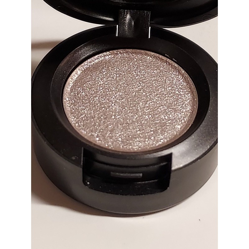 Eyeshadow MAC Dazzle Eyeshadow *SHE SPARKLES* / 0.03 oz /