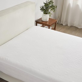 Great Bay Home Tencel™ Lyocell Waterproof Queen Size Mattress Protector - Fitted 14" Deep Pocket Elastic Skirt - Cooling, Crinkle-Free Mattress Cover (Queen, White)