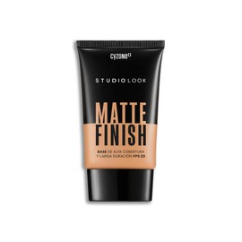 CYZONE - Studio Look Base Matte Finish Color Medio Claro 210F, Base de Maquillaje de Alta Cobertura, Efecto Mate de Larga Duración, Cubre Imperfecciones, Ingredientes Naturales y Tecnología Longwear