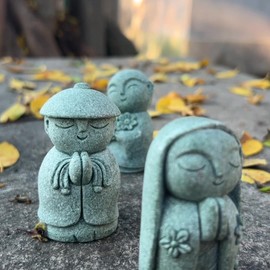 livelyfish Japanese Buddha Figurine Bosatsu Feng Shui Praying Monk Statue Sandstone Happy/Smiling Miniature Ornament for Fish Tank Aquarium Home Garden Decoration, 1