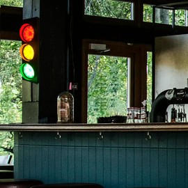 Aeyee Industrial Traffic Light Vintage Stop Light with Remote, Cool Wall Decor LED Wall Sconce Lighting, 18.5" Fun Wall Lamp for Kids Bedroom, Office, Bar (with Plug)