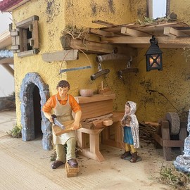 FADEDA Workbench/Height: 8 cm/Hand-Painted/Detailed Nativity Figures - Christmas Table Decoration Nativity Accessories