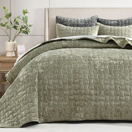 Grassix Velvet Quilt King Size, 3-Piece Luxury Sage Green Quilt Bedding Set, Lightweight Velvet Comforter for All Seasons, Breathable Geometric Bedspread Coverlet with 2 Shams, Housewarming Gift