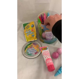 Crayola Bath Activity Bucket 30Pc Bath Bombs Finger Paint Soaps Body Wash Pens